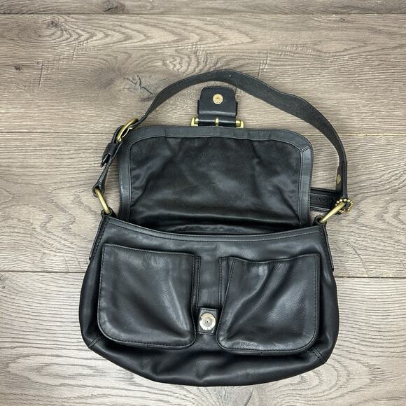 VTG COACH Leather Soho Flap Shoulder Bag Black Gold Tone W/Charm F11842 Y2K - Picture 11 of 14